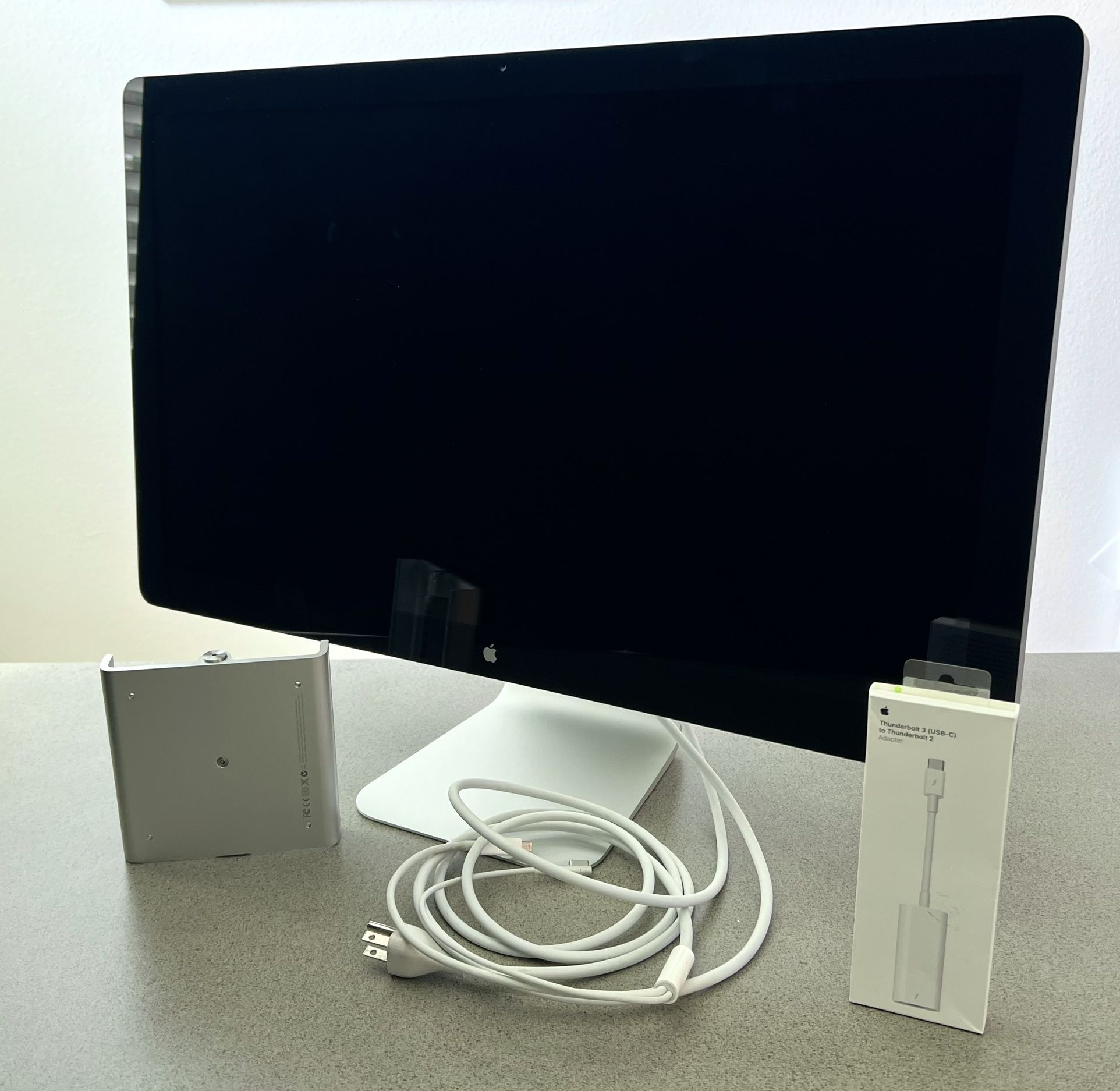 Apple 27” Thunderbolt Display, A1407, Plus VESA Mount and USB-C To Thunderbolt 2 Adapter-GREAT CONDITION 