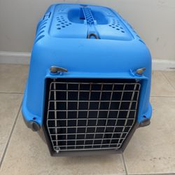 Spree Small Blue Plastic Pet Carrier with Carry Handle 