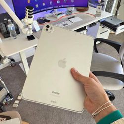 11in M4 iPad Pro 256gb Cellular + Folio Keyboard Case