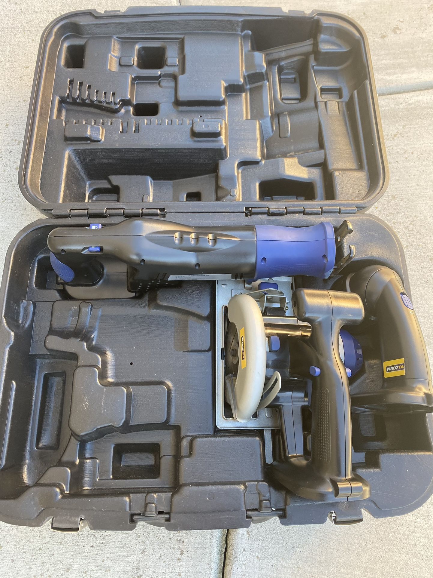 Nikota 19.2 Sawzall Circular Saw And Light In Hard Case