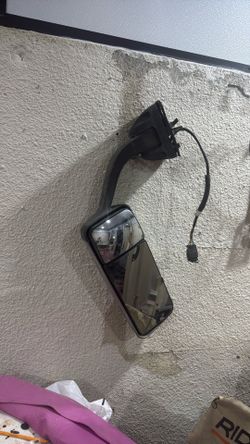 Freightliner Cascadia 2010 Passenger Side Mirror
