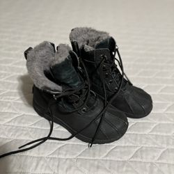 rain/snow boots (uggs)