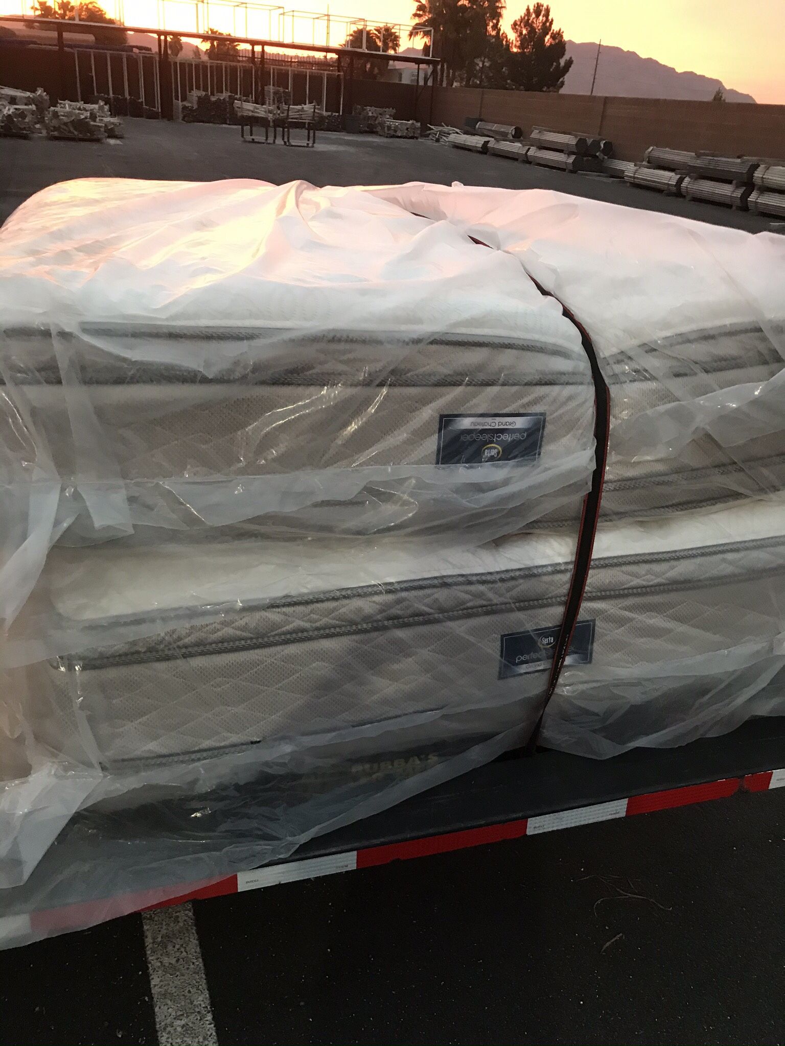 New Queen Size Serta Deluxe Double Pillow Top