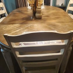 Extendable dining set with 4 chairs