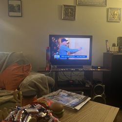 Older Model 22 in Flatscreen Sony TV