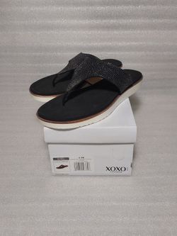 Women's Sandals Flip Flops Slides. New In Box. Black. Size 8.5 women's shoes