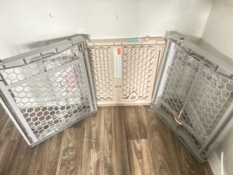 CHILD / DOG   GATES