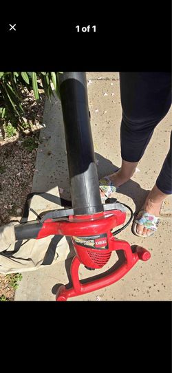 Like new Toro blower/vaccuum + leaf bag