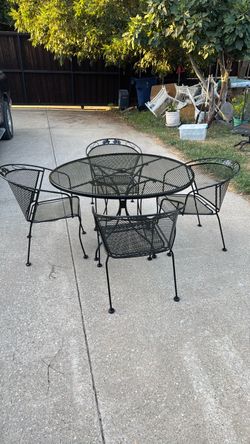 🌿 Vintage Wrought Iron Patio Set – 48” Table + 4 Chairs 🌿
