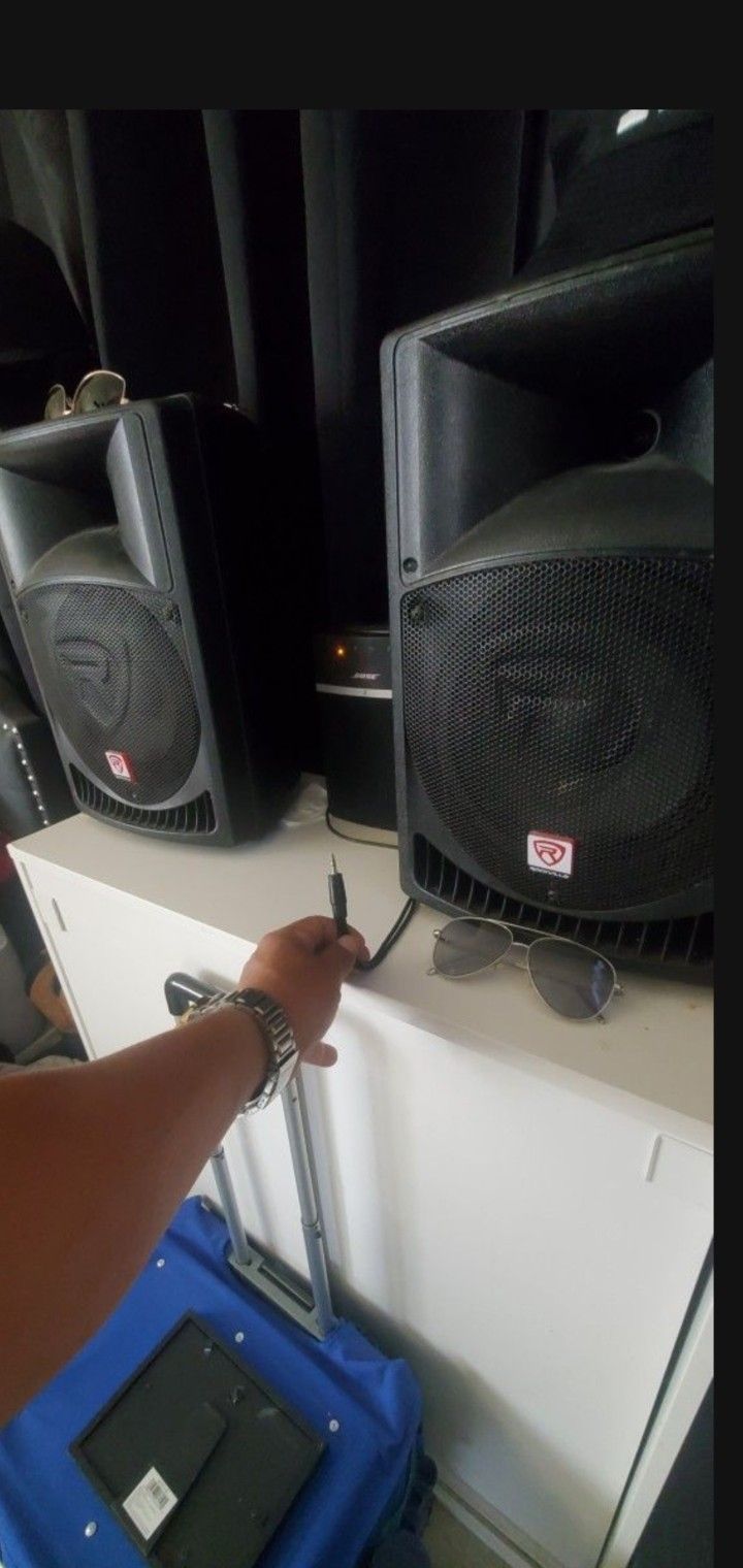 AMIFICADAS SPEAKERS.  PARA FIESTAS 