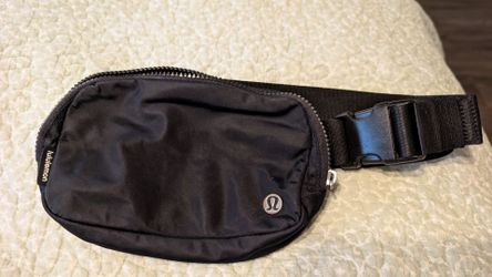 Lululemon Everywhere Belt Bag