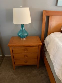 2 Night stands