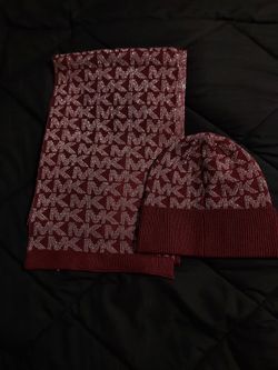 MICHEAL KORS Scarf And Beanie Set