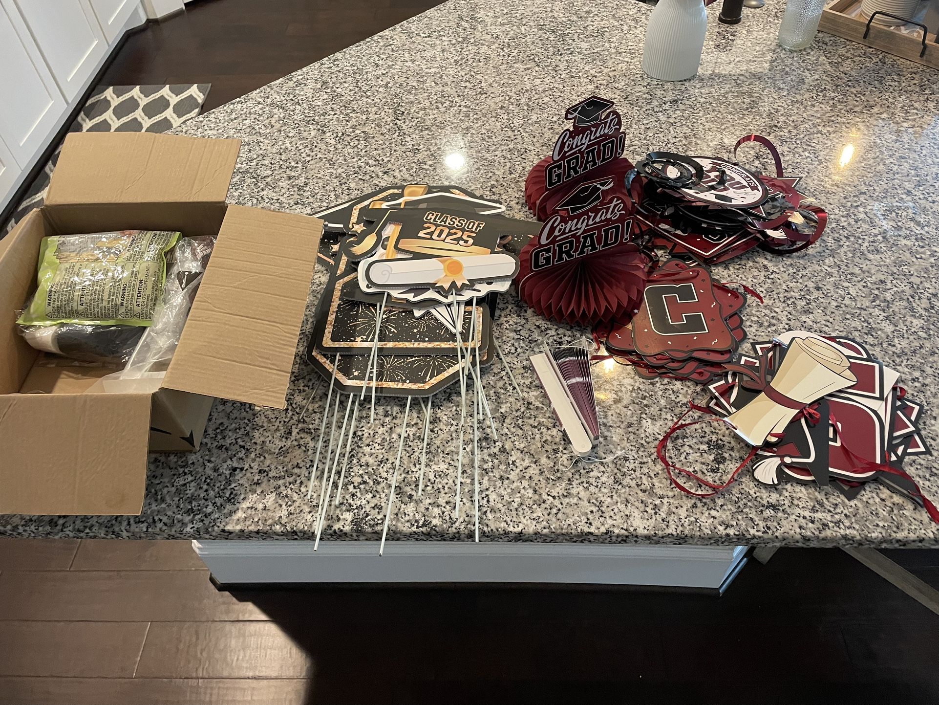 2025 Graduation Decor