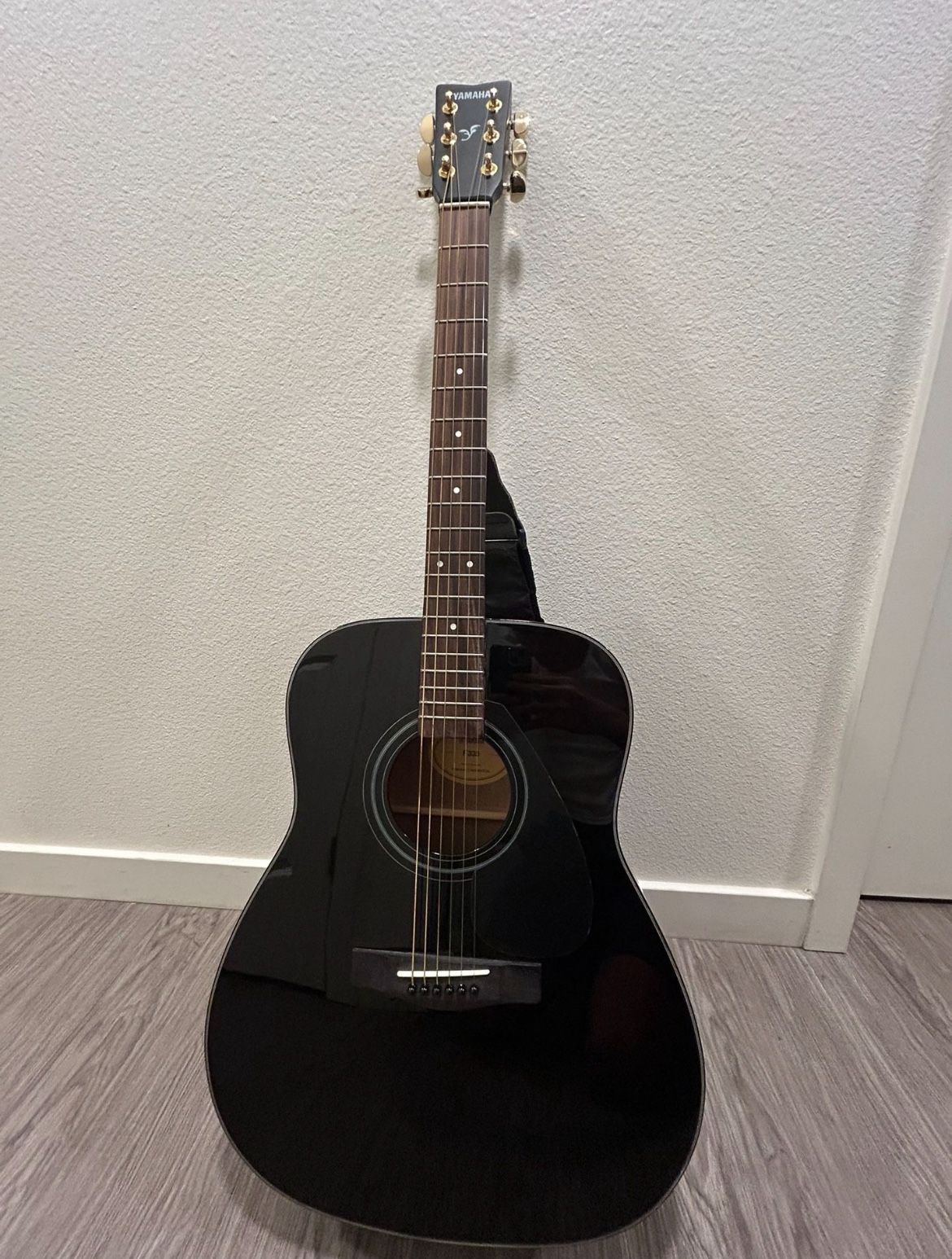 Yamaha Guitar F335 