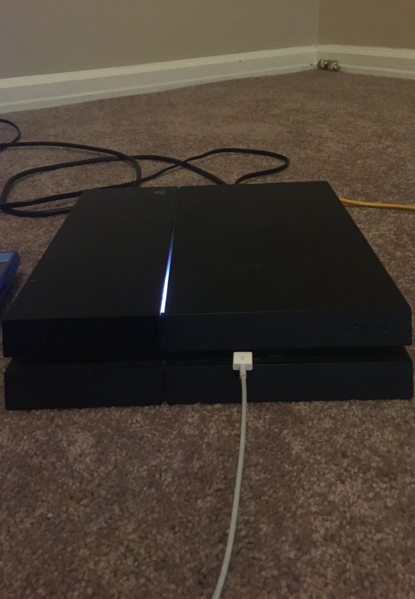 PLAYSTATION 4 w/Wireless controller