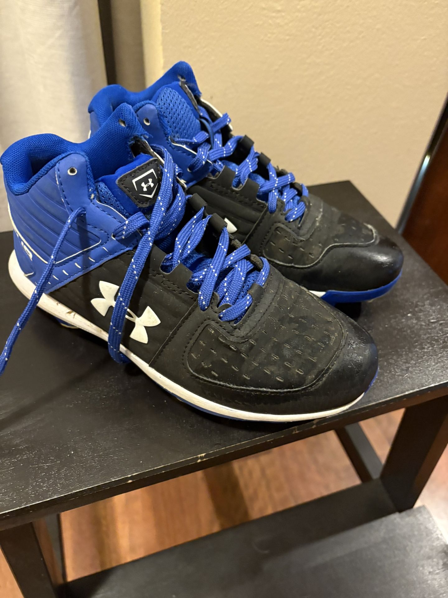 Football Shoes - Youth 4.5