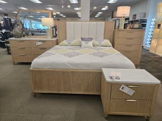 New Queen Biege Wooden bedroom set