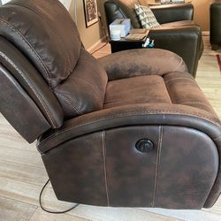Leather Loveseat & Electric Recliners 