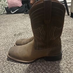 Men’s Ariat Cowboy Boots ( Size 9 )