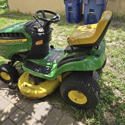 John Deer Riding Tractor 228 Hours Only 