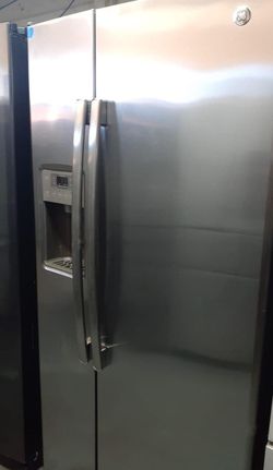 GE  Side-by-Side Stainless Steel Refrigerator Fridge
