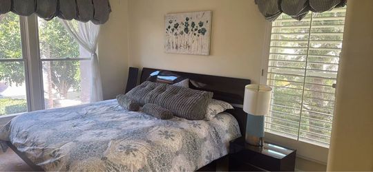 Queen Bedroom Set – Bed Frame, Mattress & 2 Nightstands