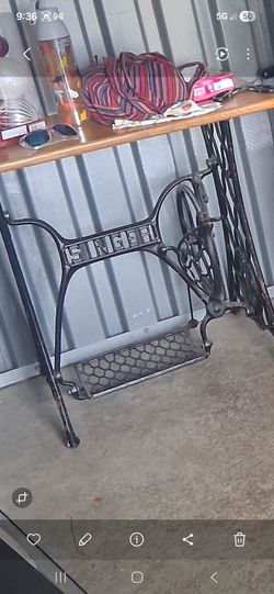 VINTAGE SINGER SEWING TABLE