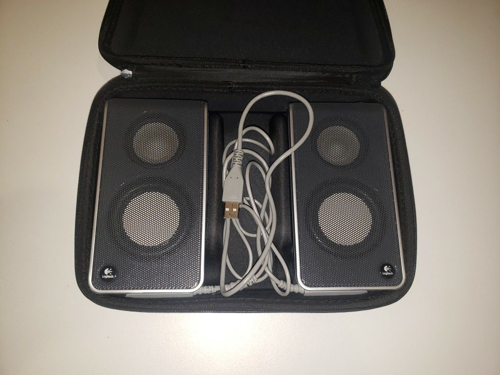 Logitech Computer/Laptop Speakers. Like new with case and support stands