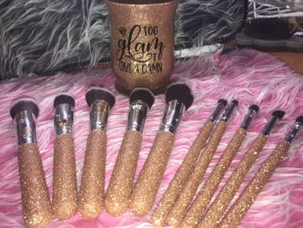Makeup brushes