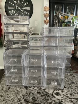 Small acrylic containers