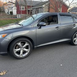 2010 Toyota Venza AWD XLE- 1 Owner 