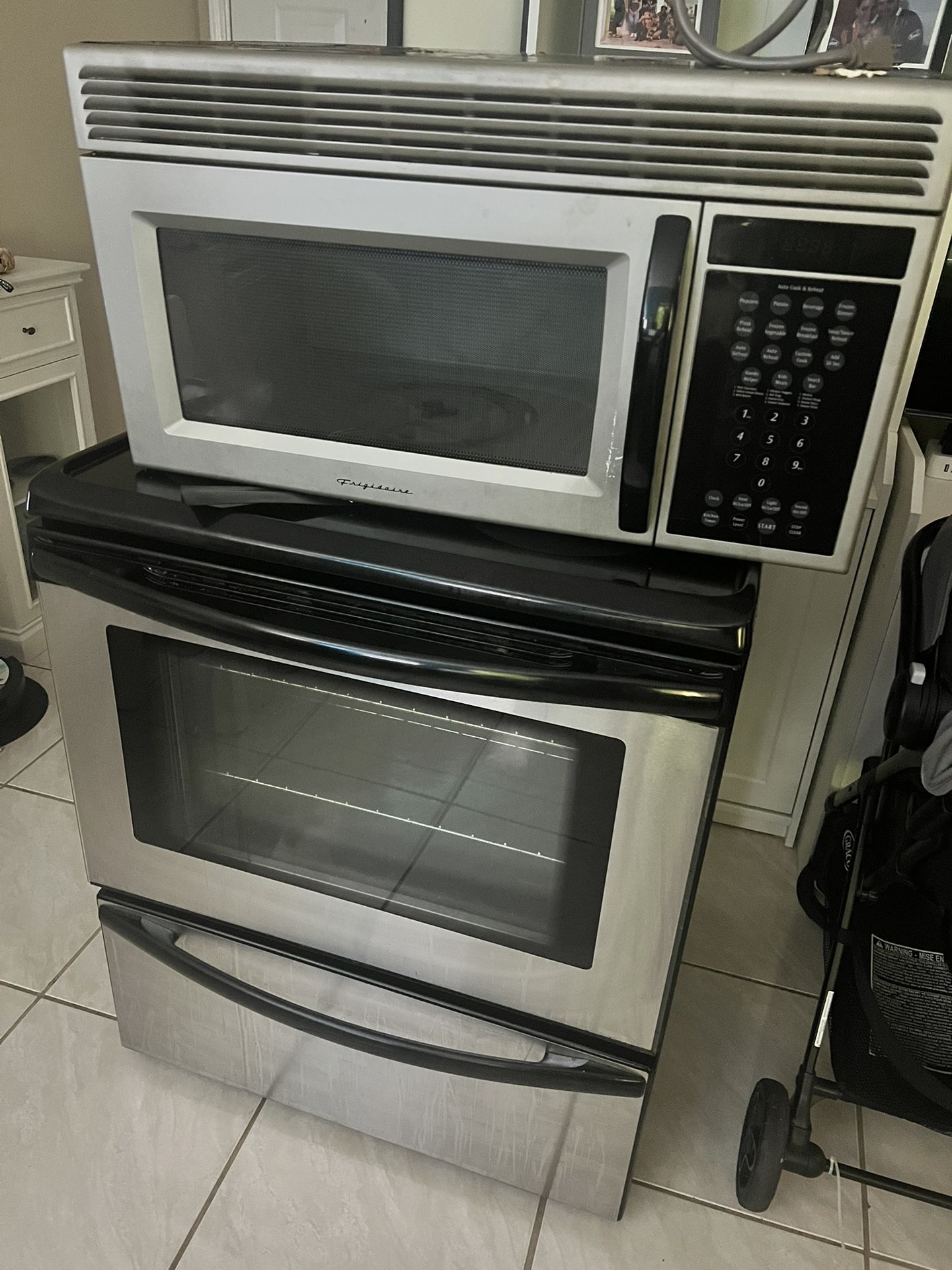 Kitchen Appliances - Stove/range, Microwave, Dishwasher