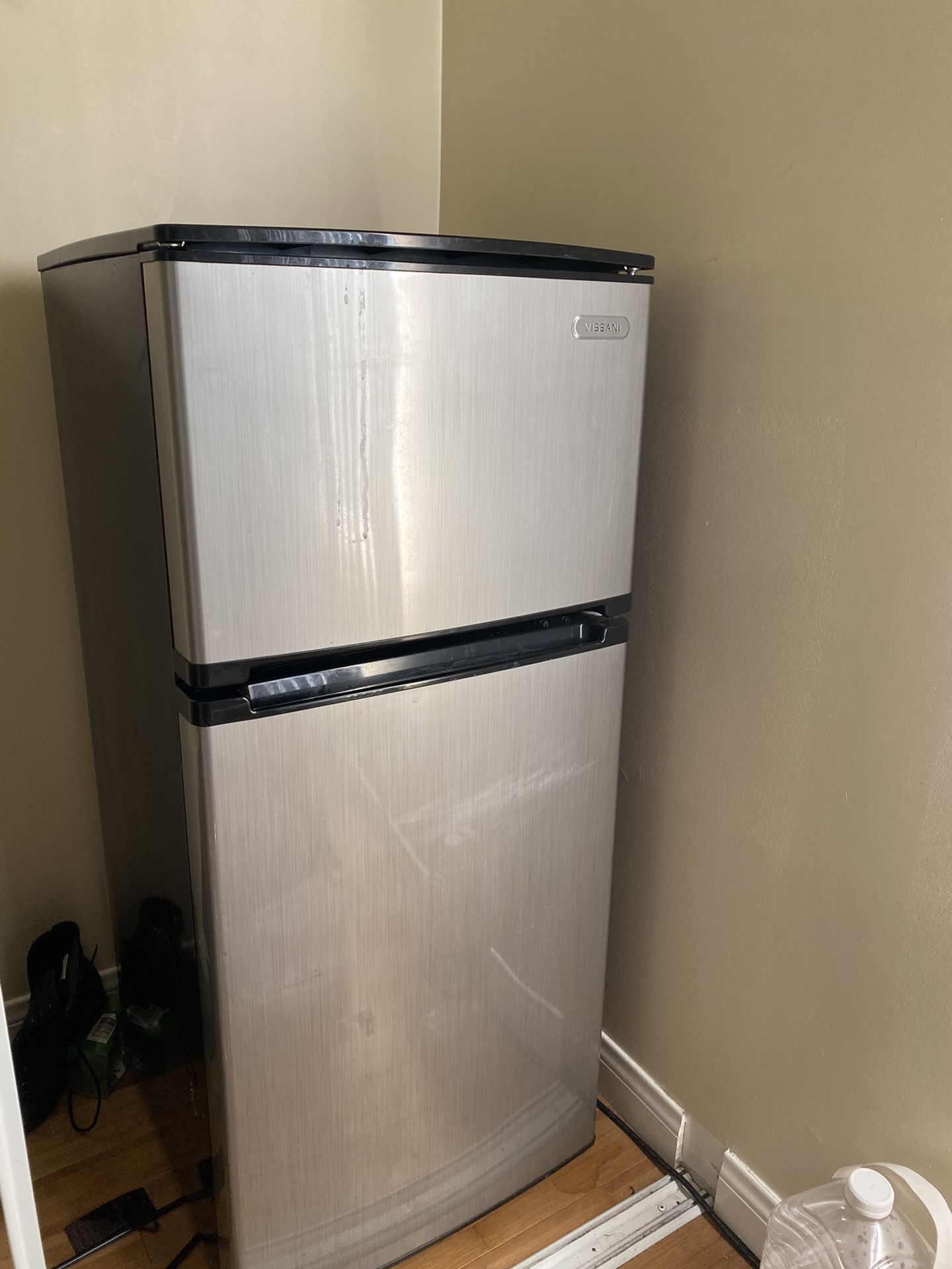 Vissani Mini Fridge