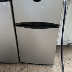 Mini Fridge With Freezer