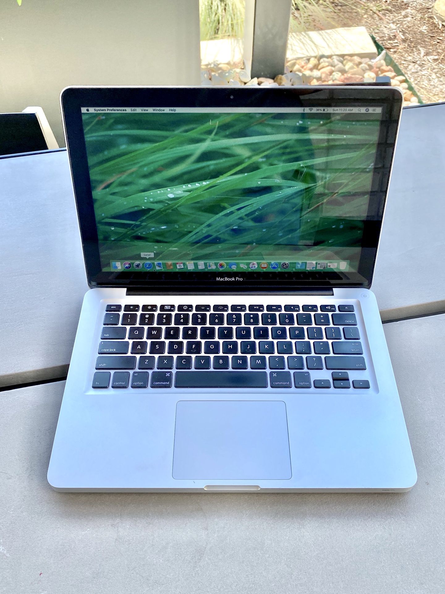 Apple MacBook pro laptop computer with top specs