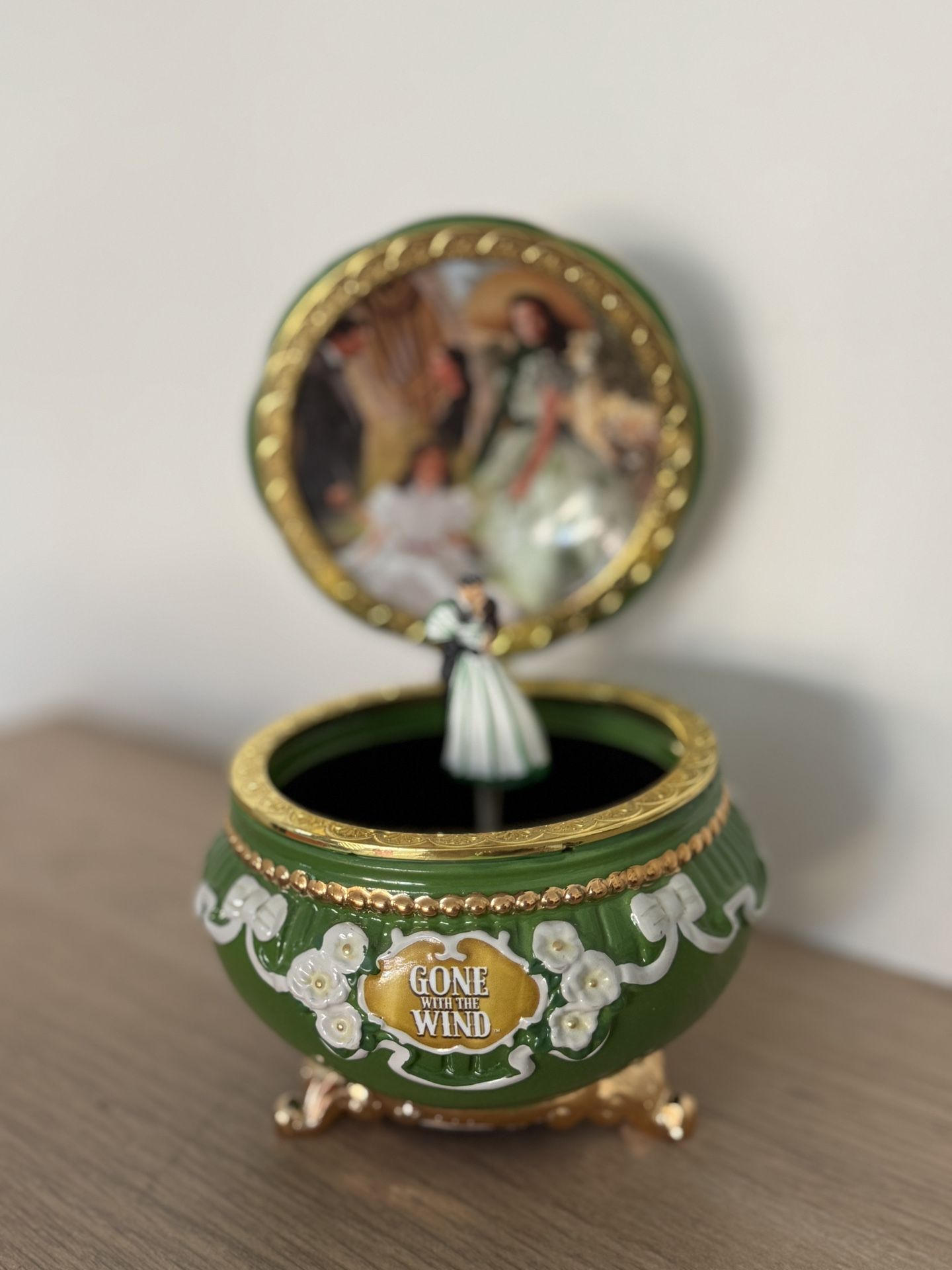 Bradford Exchange 75th Anniversary Gone With The Wind Heirloom Limoge Music