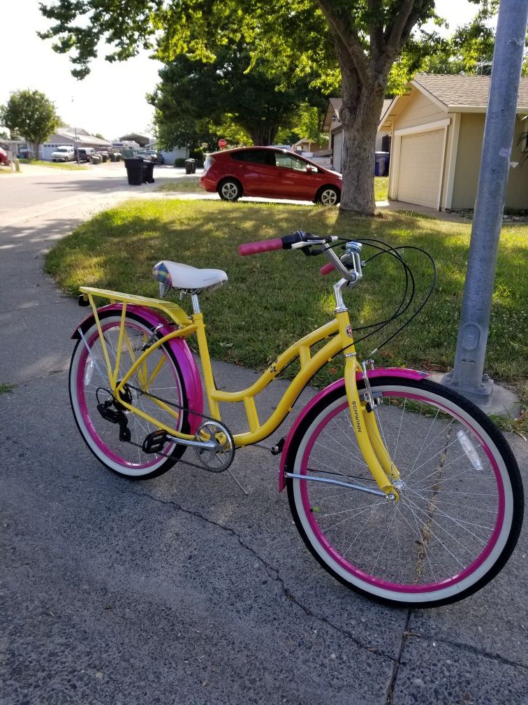 26″ Schwinn Clairmont Women’s Cruiser Bike, Yellow/Pink. 7 speed, 18" frame.