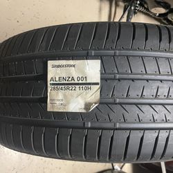 1 Tire  Brigdestone Alenza 285/45 R22 Brandnew