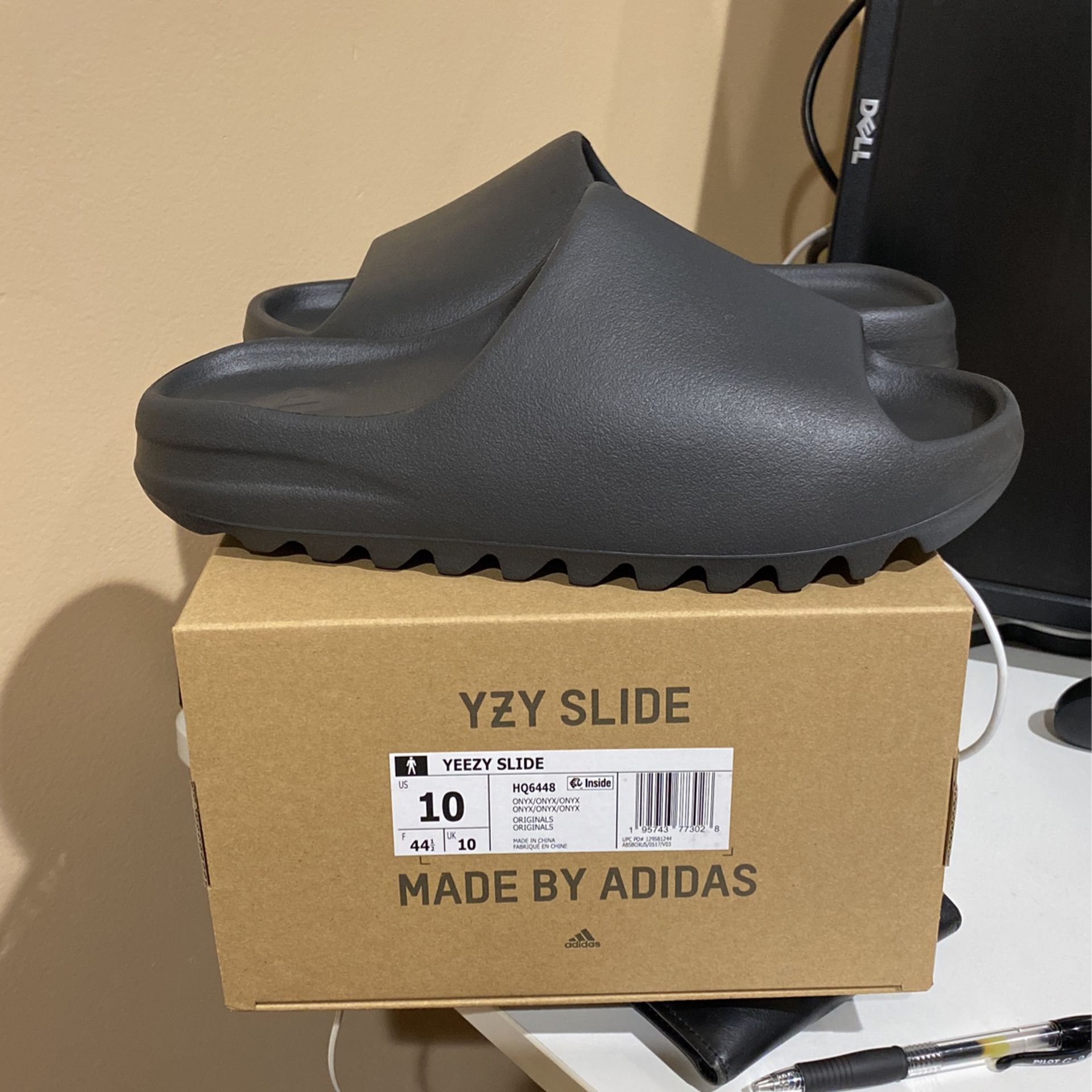 Yeezy Slide Onyx Size 10 