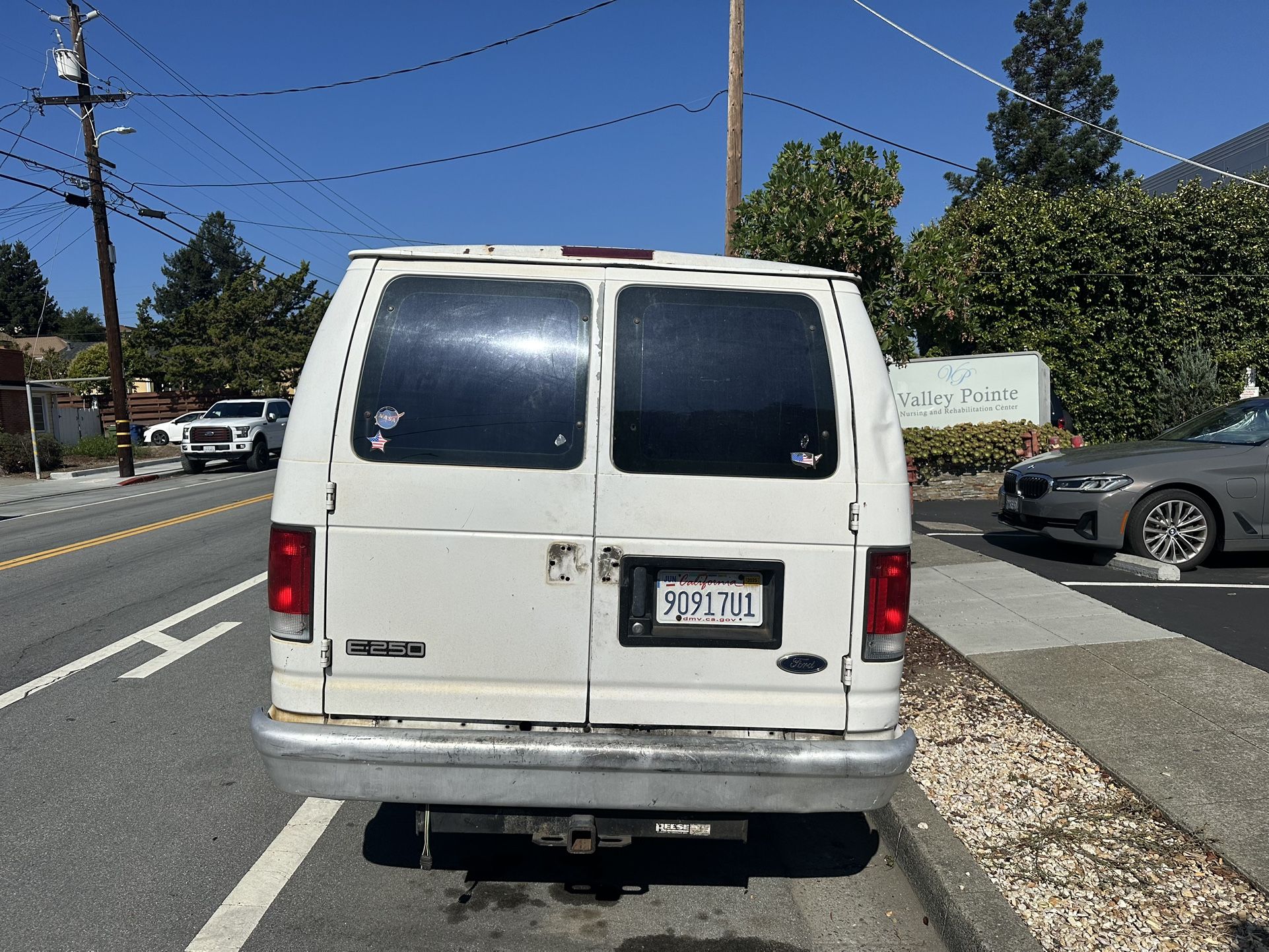 2000 E 250 Ford  cargo van runs, but needs work, making some kind of tapping noise but still drivable please serious buyers only $400