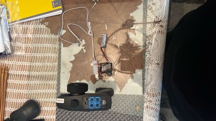 Rc Crawler Esc, Remote, Battery, And Charger.