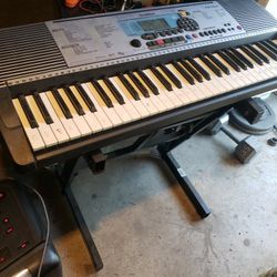 Yamaha Keyboard And Stand 