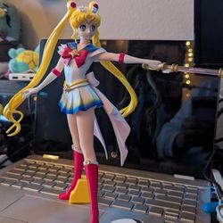 Sailor Moon Eternal Super Sailor Moon Figure