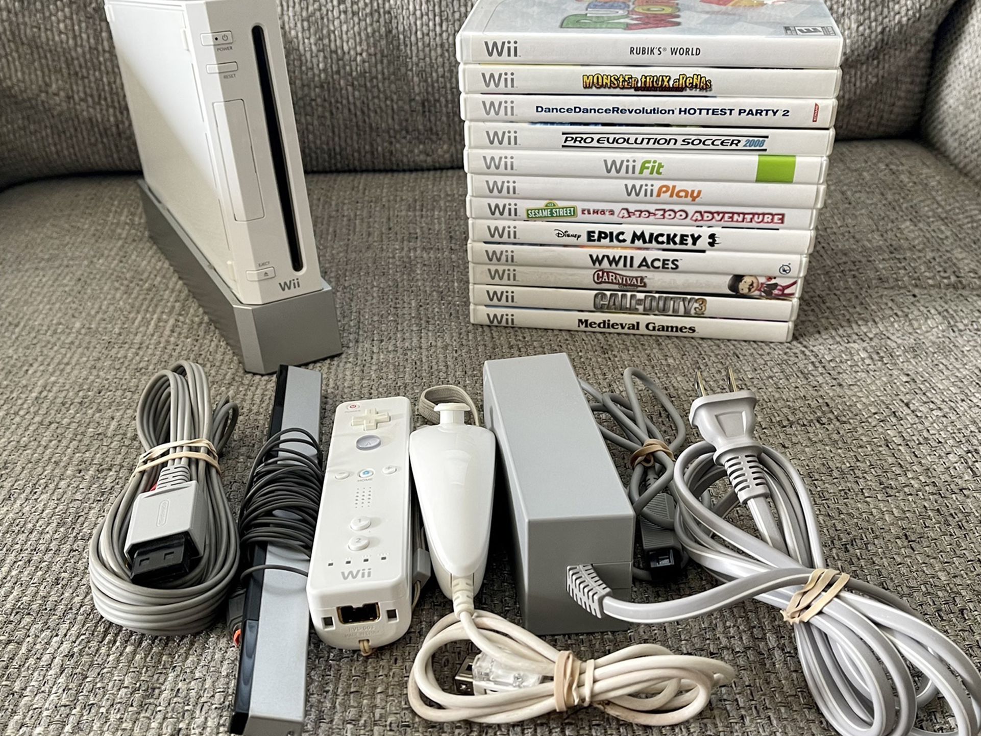 Nintendo Wii Console RVL-001 Gamecube Compatiby 12 Game Bundle Tested