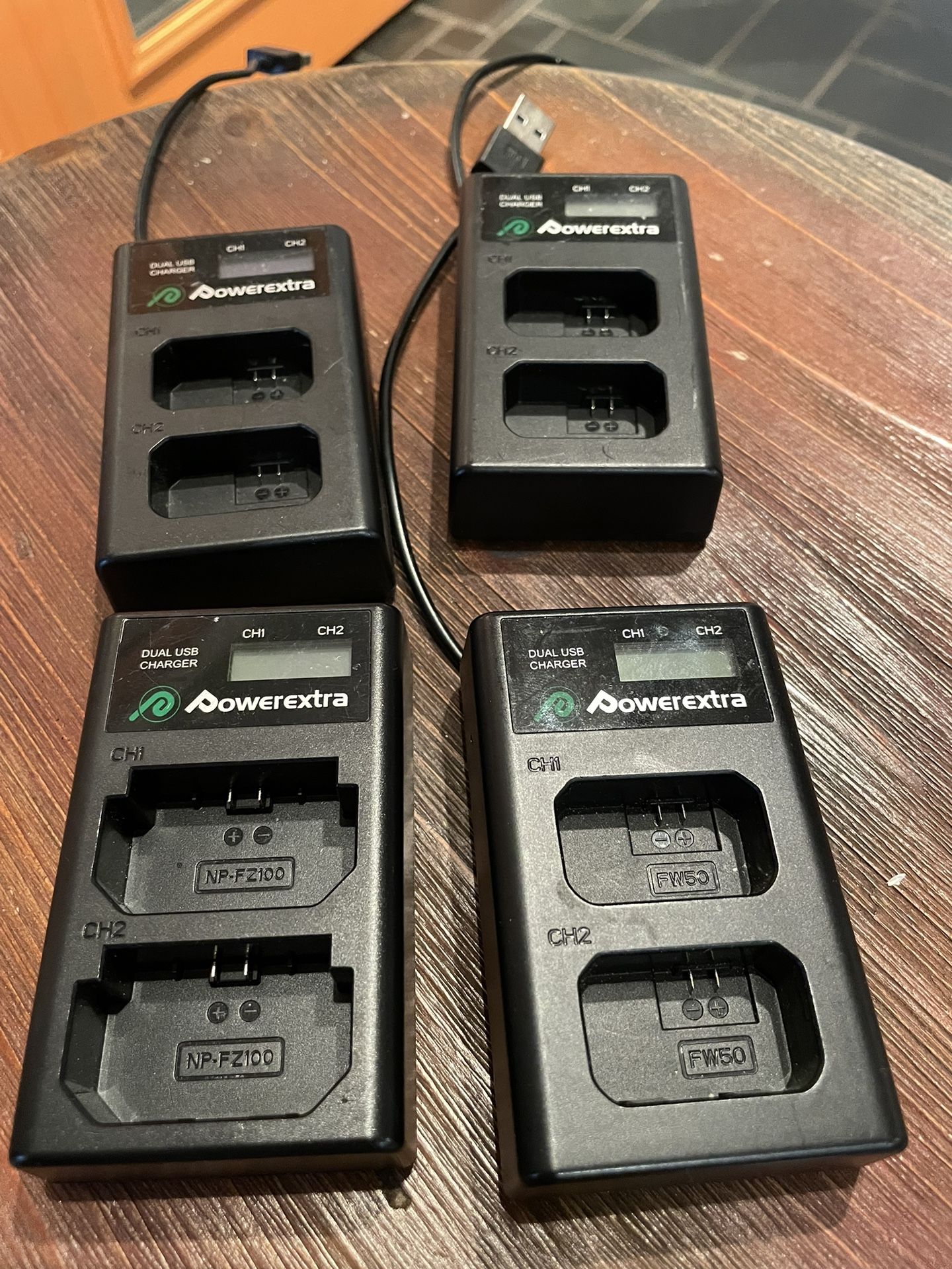 PowerExtra NP-FW50 dual digital USB charger (f)