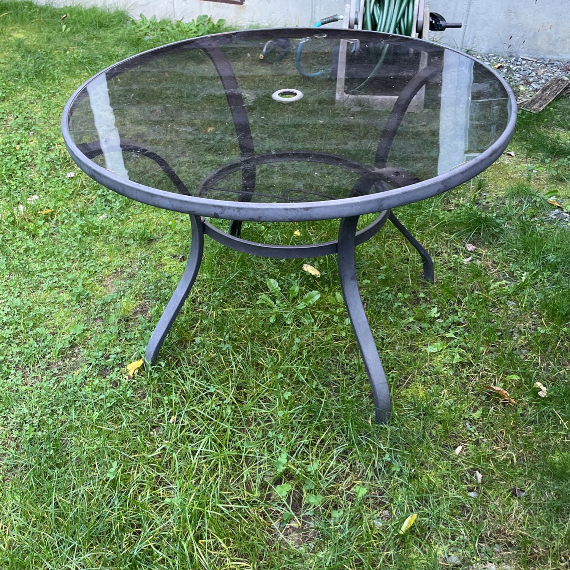 Outdoor Round Table