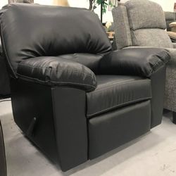 Brand New 💥 Discounted Stylish Black Arm Chair/  Living Room Furniture 