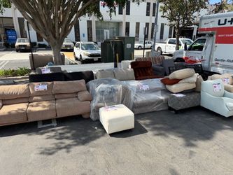 ‼️FREE COUCHES‼️ ADDRESS DOWN BELOW 👇