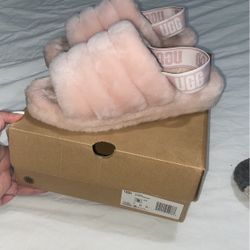 Light Pink Ugg Slippers 